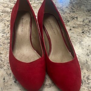 Bandolino red suede shoes size  6 1/2 Preowned